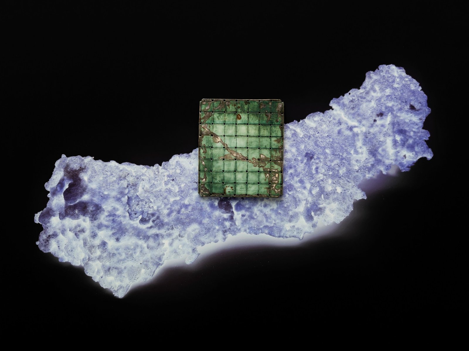 La artista Florencia Levy alerta sobre la extracción de litio en su muestra ‘Tercer atómico espectral’