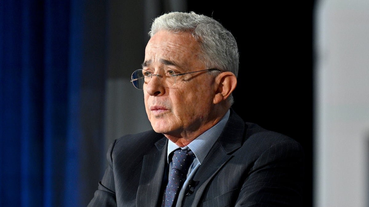 La condena contra su hermano por paramilitarismo cae como un lastre electoral para Álvaro Uribe
