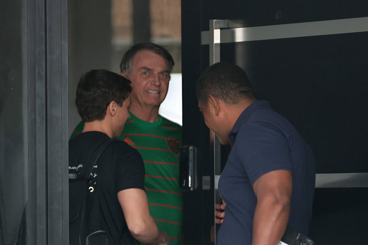 La defensa de Bolsonaro pide que siga en prisión domiciliaria porque la cárcel pone “en riesgo su vida”