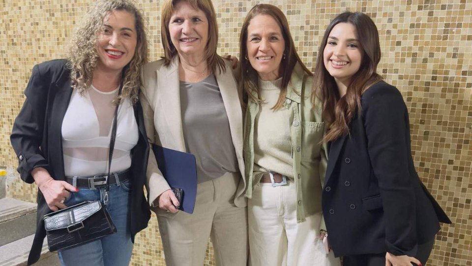 La restauración según Bullrich: se muestra con Cecilia Pando y repone nombres de represores en las escuelas de policía | Tras las elecciones, la ministra de Seguridad extrema sus posiciones