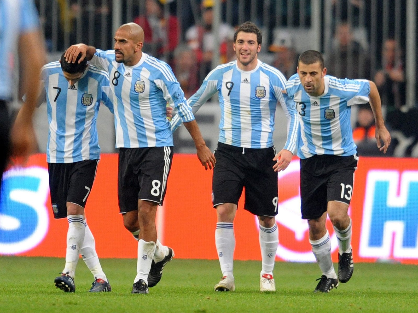 La sanción de la AFA a Verón y los jugadores de Estudiantes hizo estallar las redes de memes: «Perdón por decirte inglés»