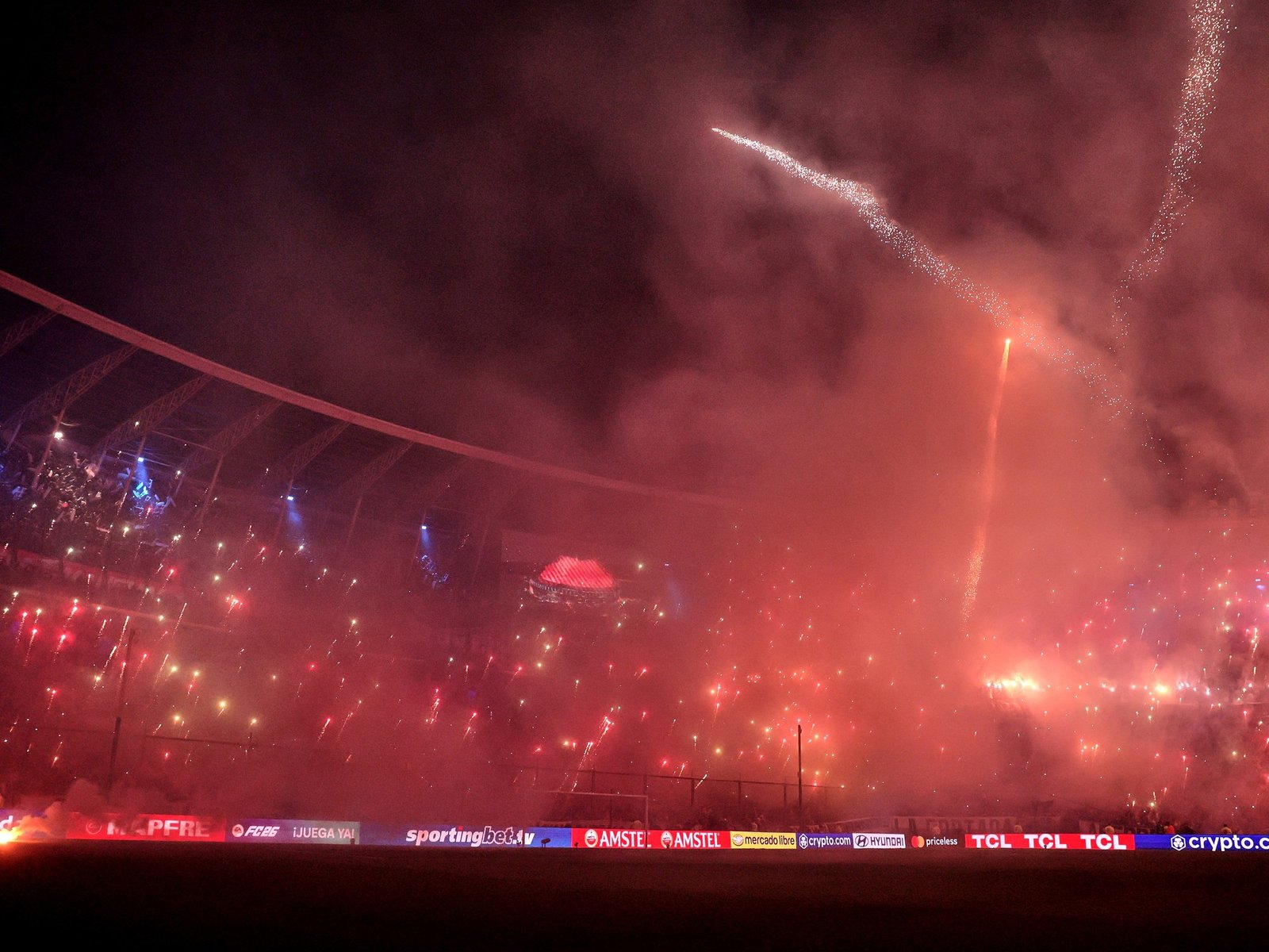 La sanción de la Aprevide a Racing por la pirotecnia en el recibimiento ante Flamengo :: Olé