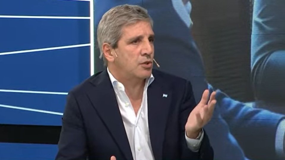 Las 11 frases (poco claras) de Luis Caputo: no sabe donde está "el piso del dólar" y la inflación "convergerá a porcentajes internacionales" en 6 meses