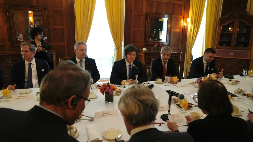 Milei buscó convencer a los empresarios con su “milagro del libre mercado” | En Nueva York