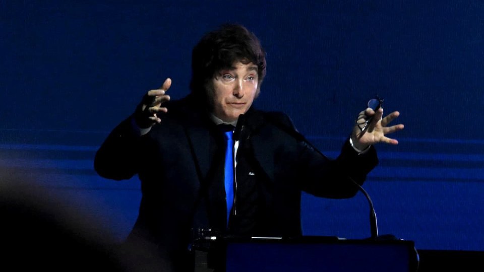 Milei repitió que las bandas para el dólar no se tocan | En una entrevista con el Financial Times