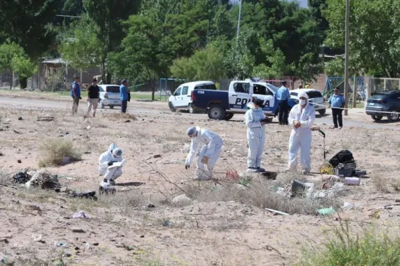 Neuquén: encontraron el cuerpo de un hombre en una zanja del barrio Almafuerte