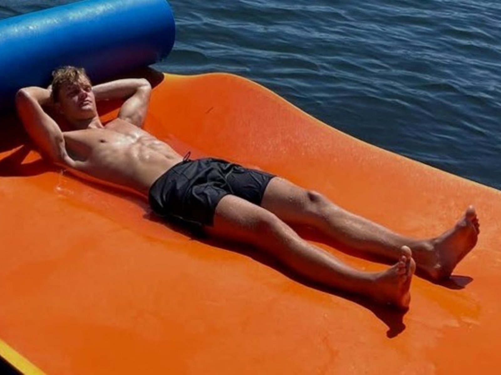 Paul Aron, el piloto de Alpine relegado por Colapinto, se sacó la bronca con unas exóticas vacaciones por Brasil