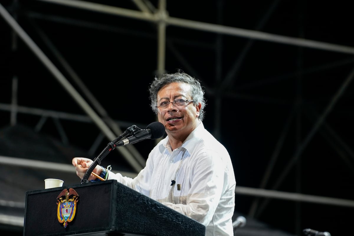 Petro ralentiza las extradiciones en medio de la tensión diplomática con Estados Unidos