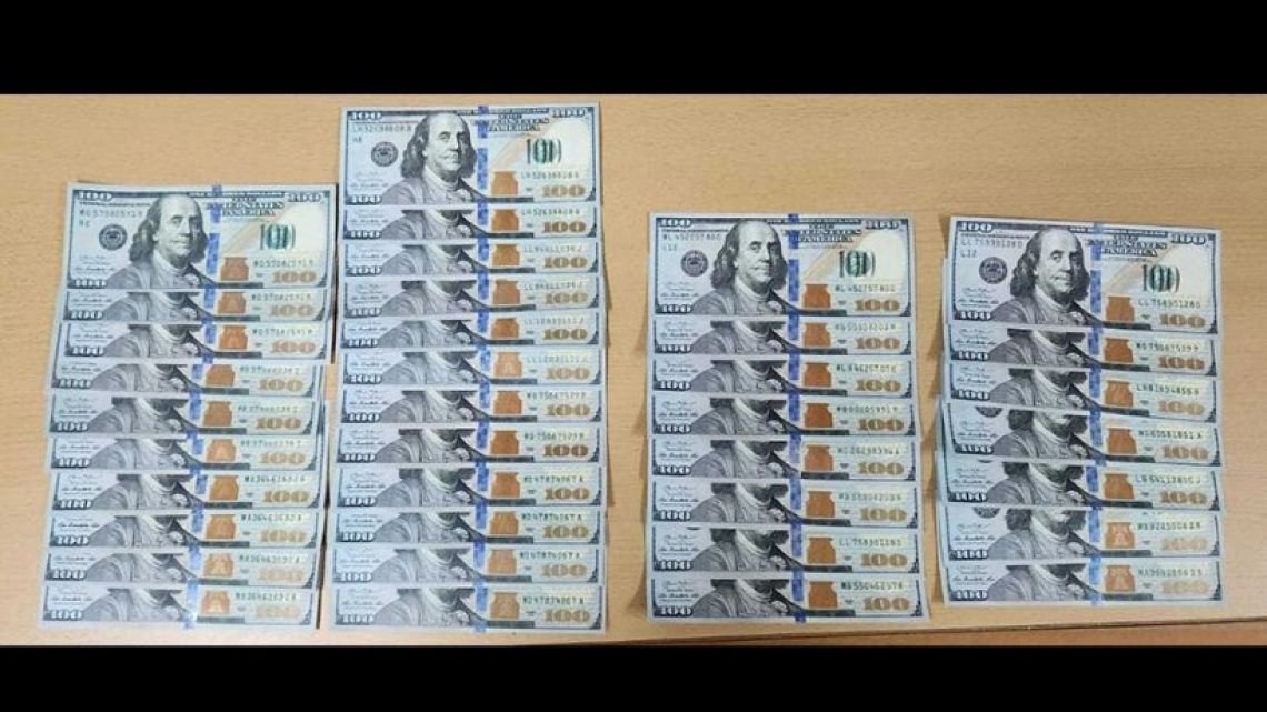 Prisión preventiva para 7 hombres acusados de integrar una banda que vendían dólares falsos en Recoleta