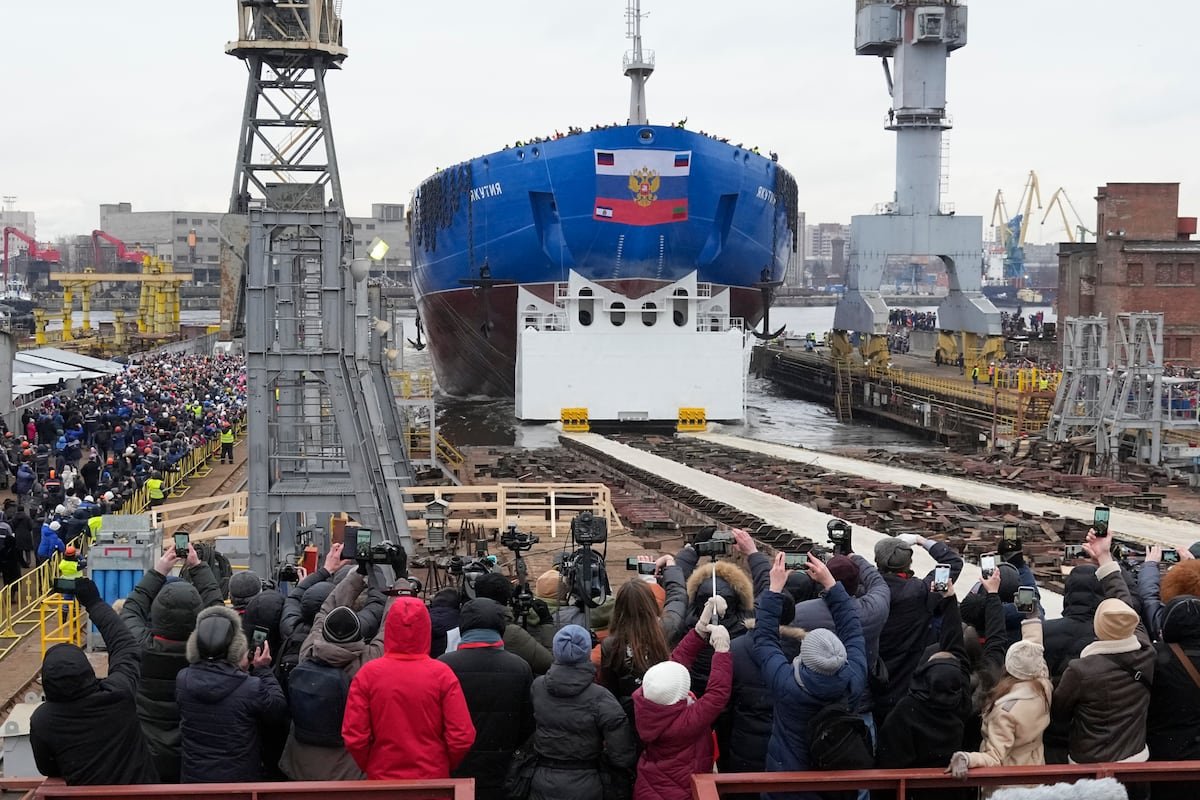 Race for icebreakers heats up amid Arctic power struggle | International