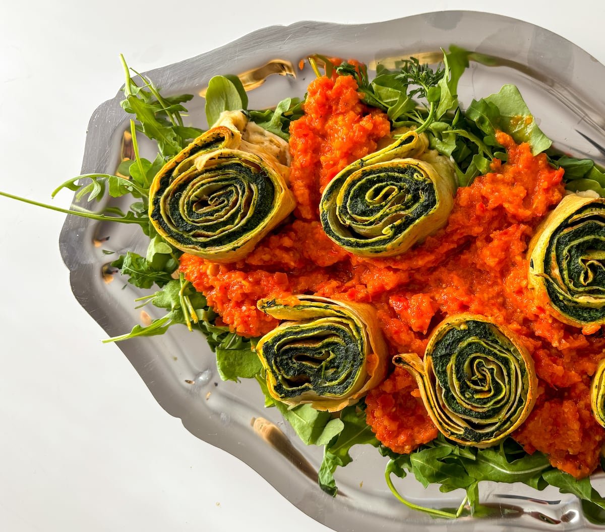 Rótolo de creps con espinacas, ricota y salsa de tomate | Recetas | Gastronomía