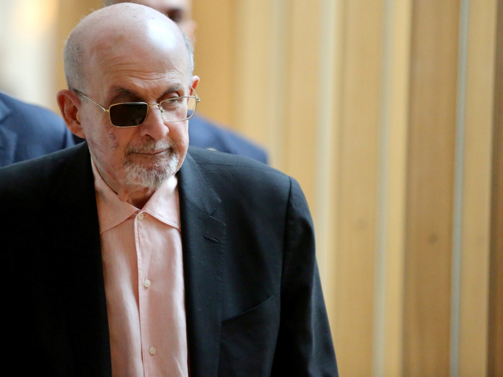 Salman Rushdie cree que vivimos en «la era de la desvergüenza»