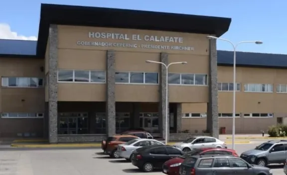 Tensión en El Calafate: un hombre internado en Salud Mental robó una camioneta y quiso prenderse fuego