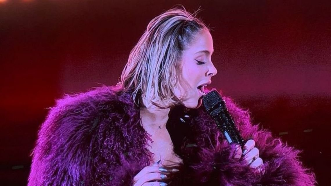 Última función de Futttura de Tini Stoessel en Buenos Aires con reencuentro de sus compañeros de Violetta