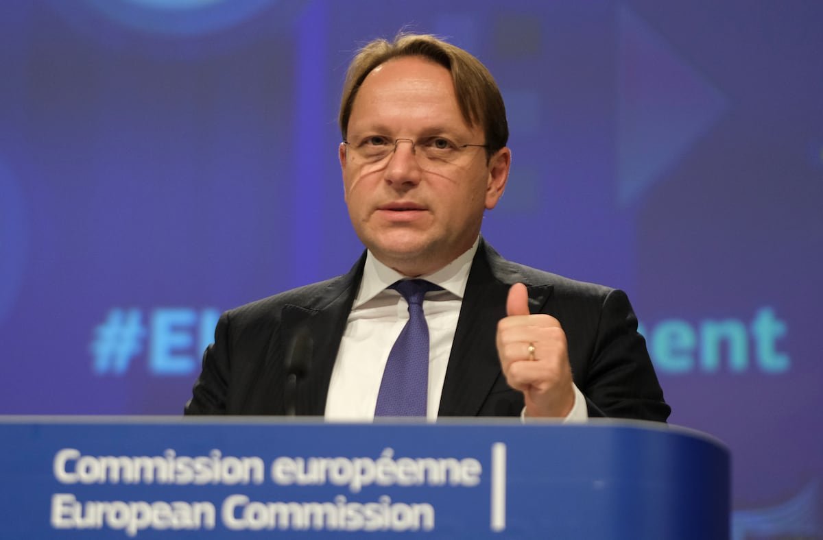 Un escándalo de espionaje de Hungría a la UE implica al comisario de Orbán | Internacional