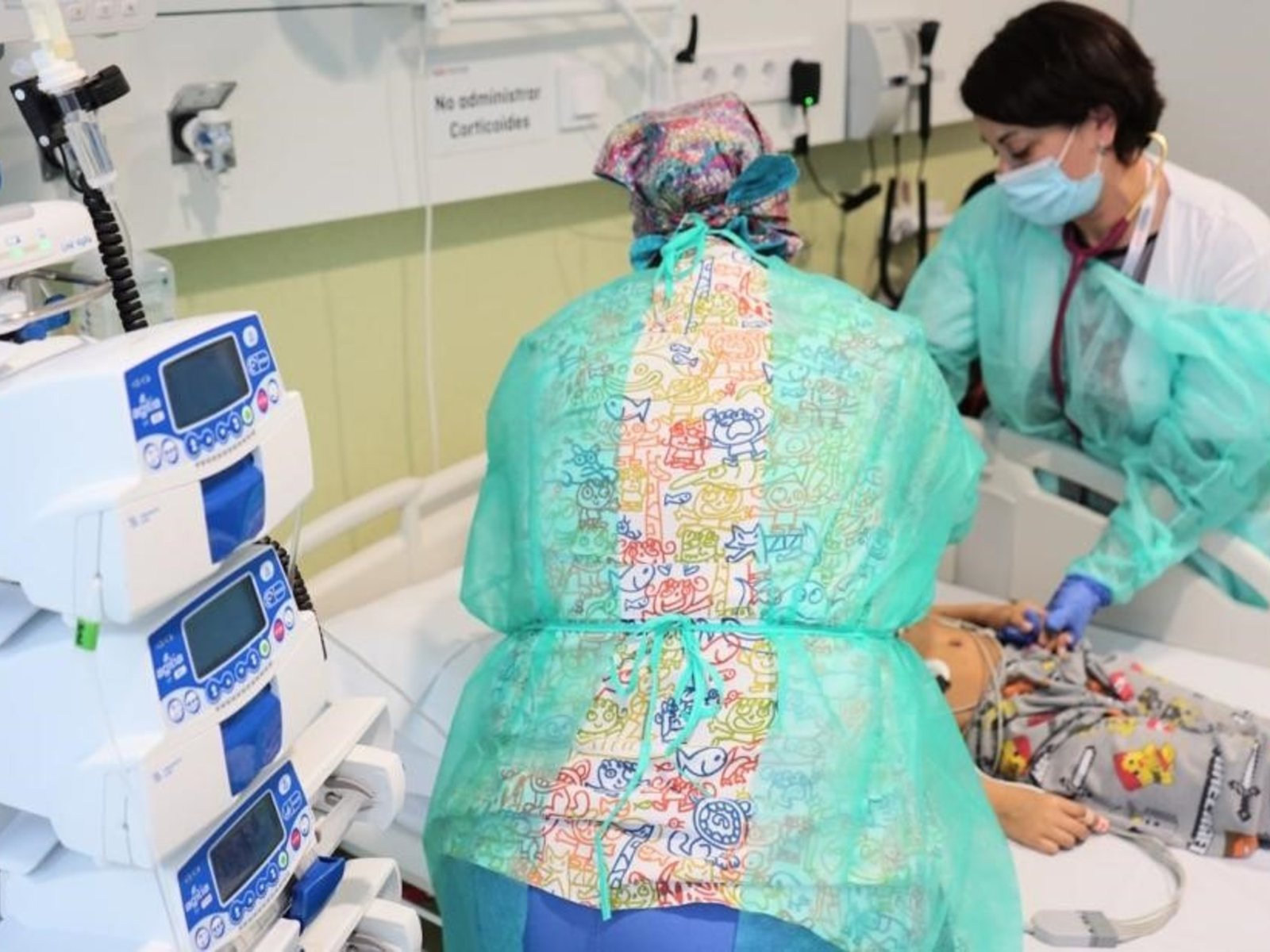 Un hospital catalán promociona en el país una innovadora terapia para chicos con cáncer