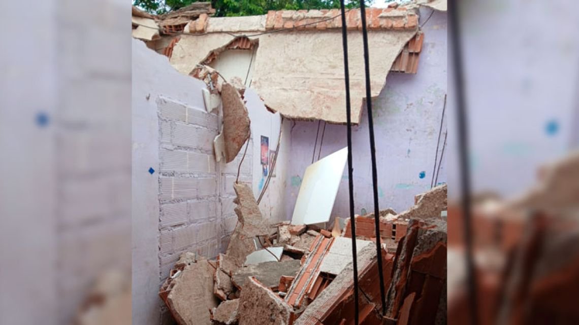 Una familia perdió todo tras el derrumbe de su vivienda en barrio San Vicente: «Volvimos a nacer»