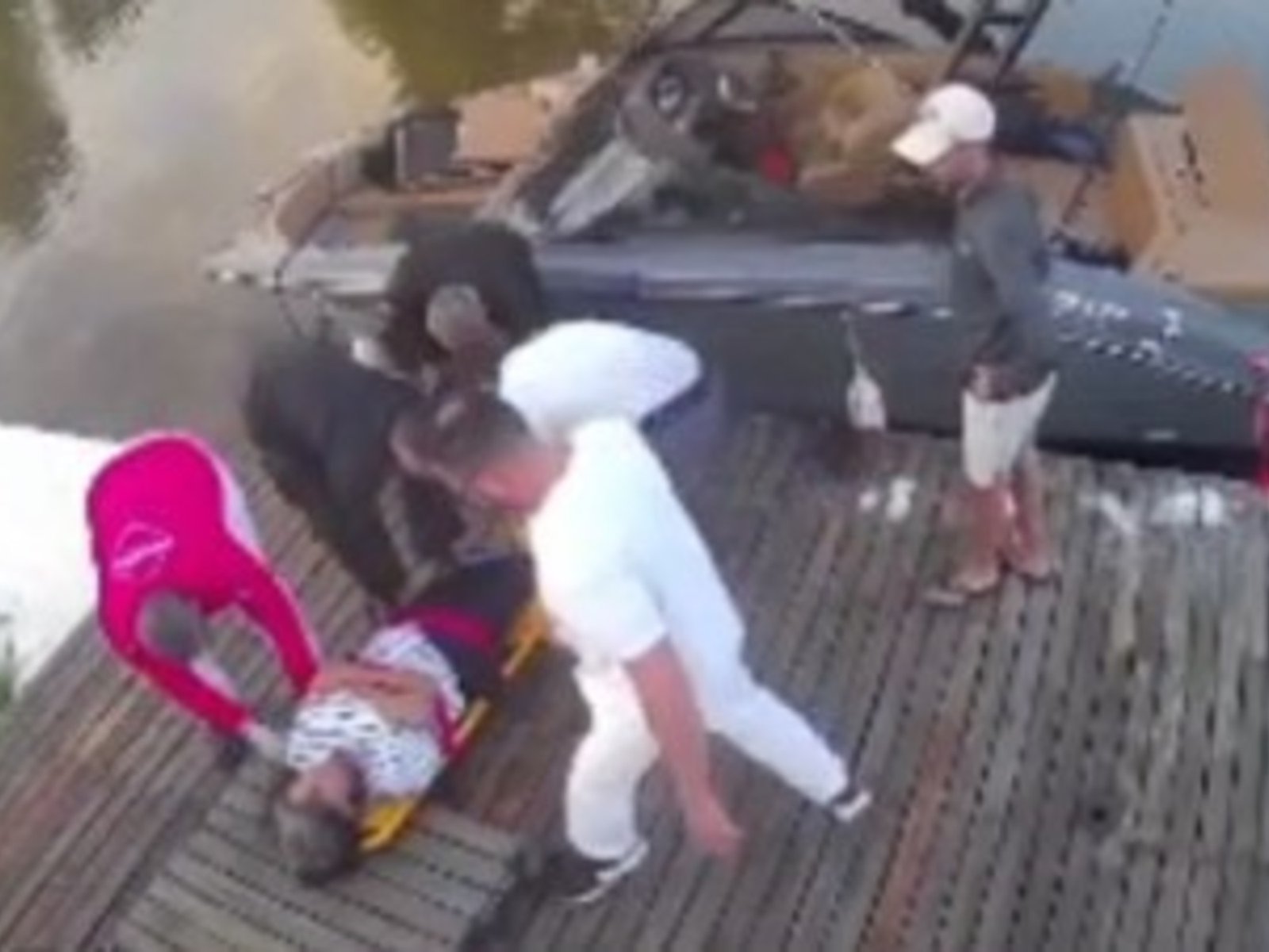 Una mujer recibió un disparo en el pulmón mientras navegaba con su familia en Escobar y está grave: buscan al tirador