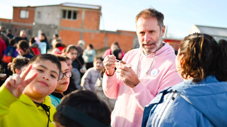 «Voy a ir al Congreso a levantar la mano por el pueblo» | Reportaje al cura Juan Carlos Molina, diputado electo por la provincia de Santa Cruz