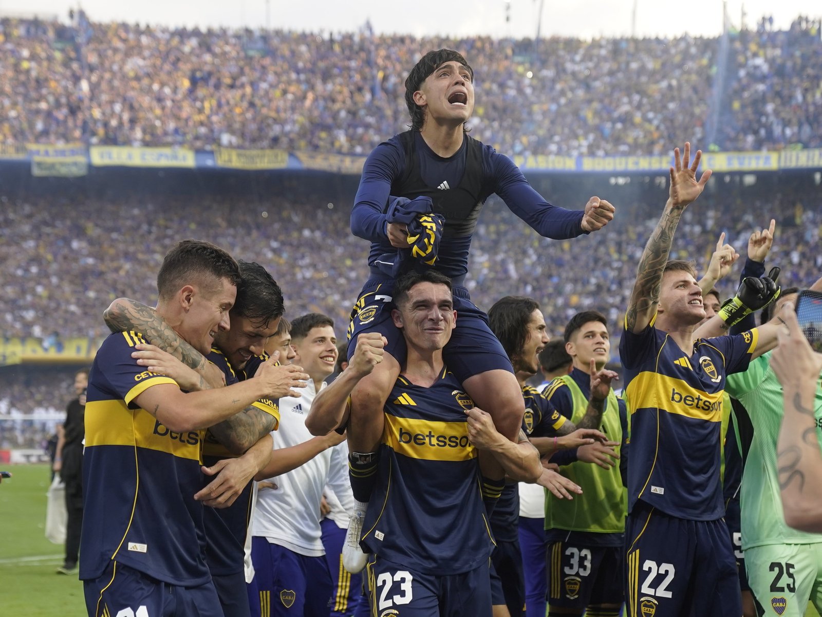 agravó la crisis de River y se metió en la Libertadores de la mano de un Zeballos colosal