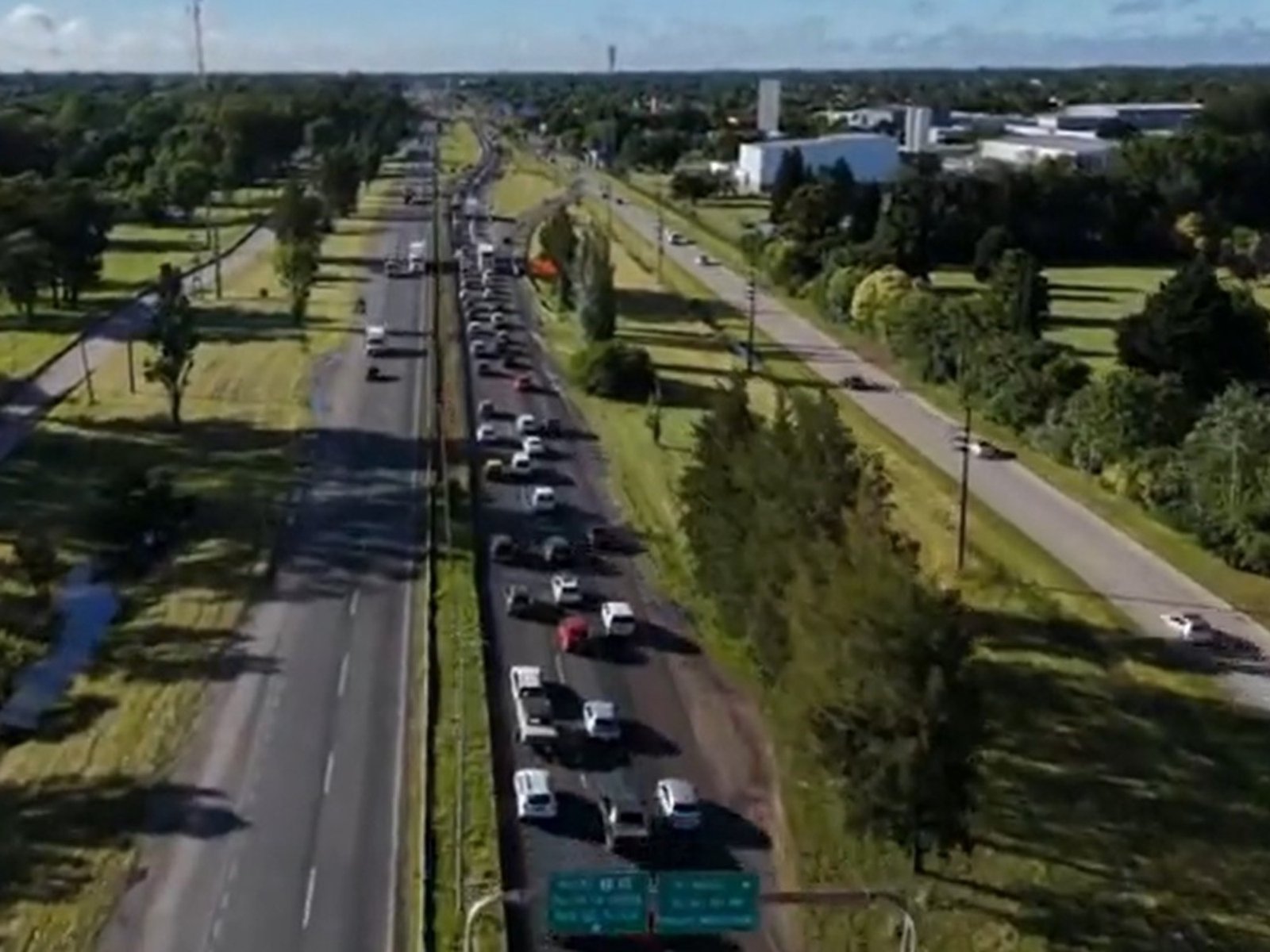 caos y demoras en la Ruta 2 por un choque, con más de 18 km de cola rumbo a la Costa