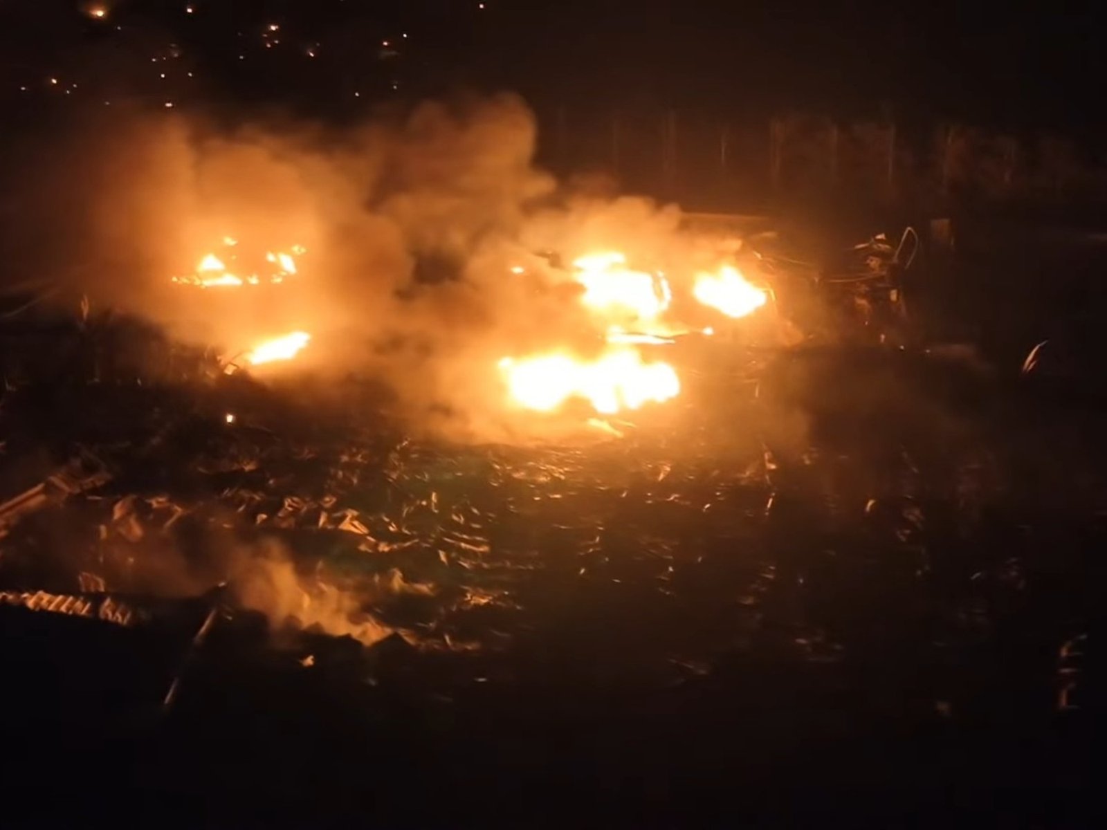 crece la hipótesis de que un derrame químico mal limpiado inició el fuego