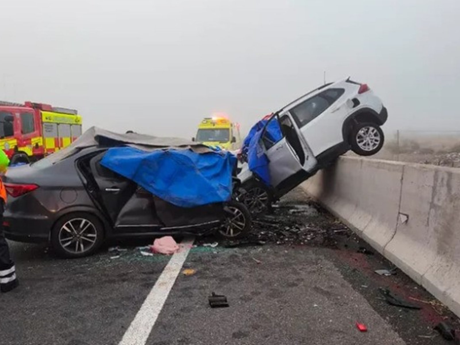 dos menores que viajaban con ellos tienen graves heridas