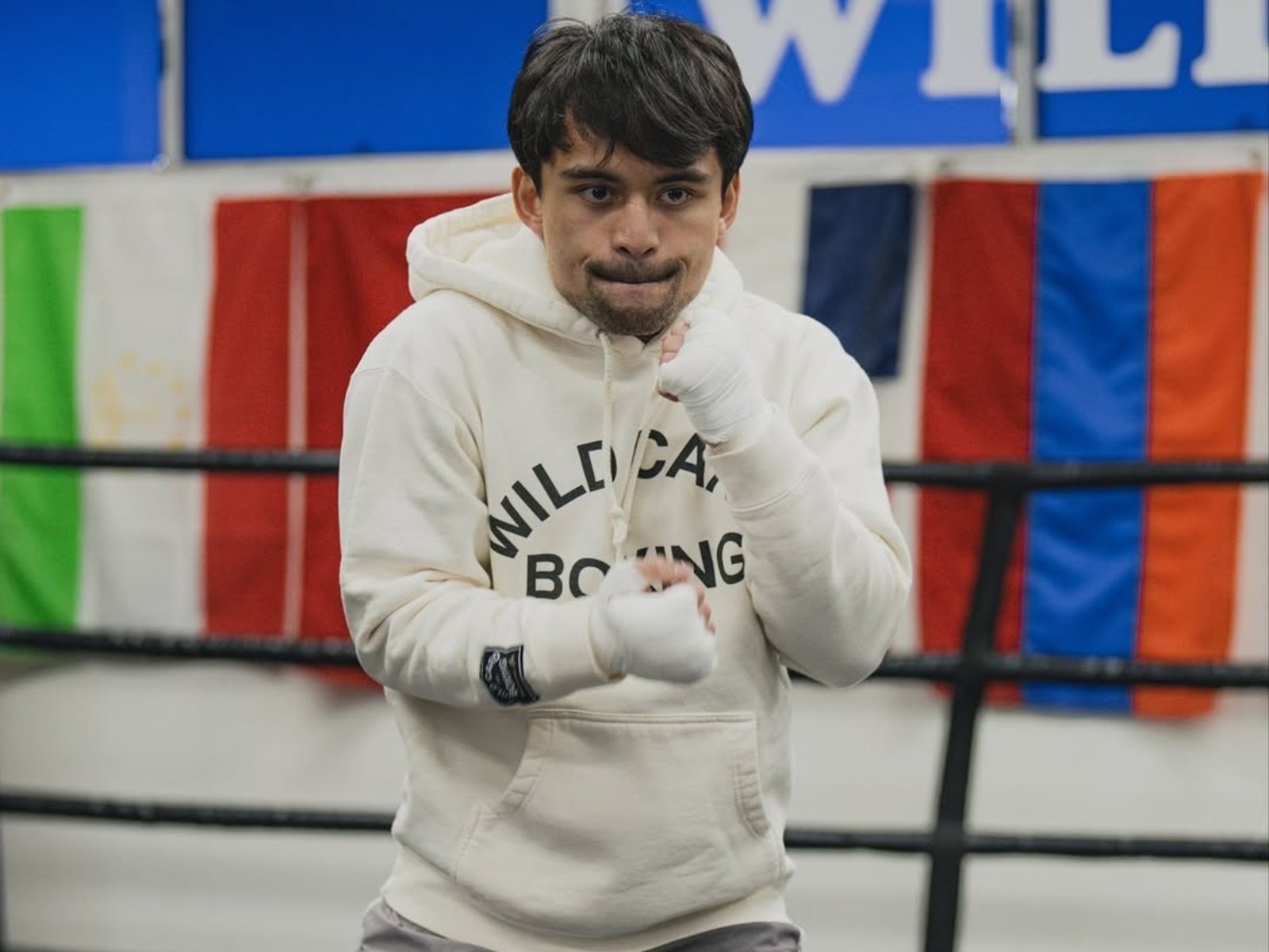 el hijo de Manny Pacquiao debuta como profesional y tendrá el gran desafío de empezar a brillar con luz propia