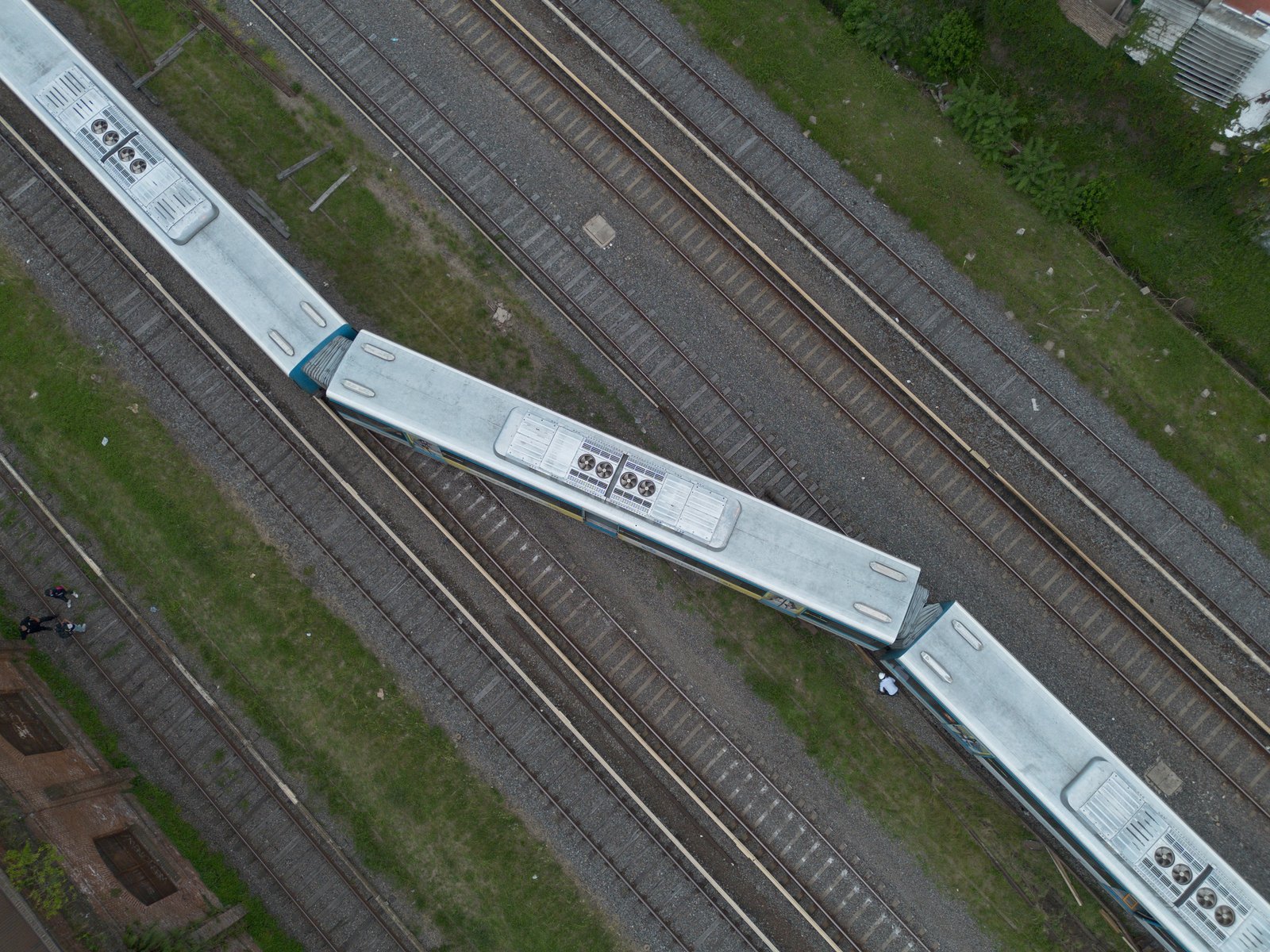 el video del momento en que parte de la formación cambia de vía