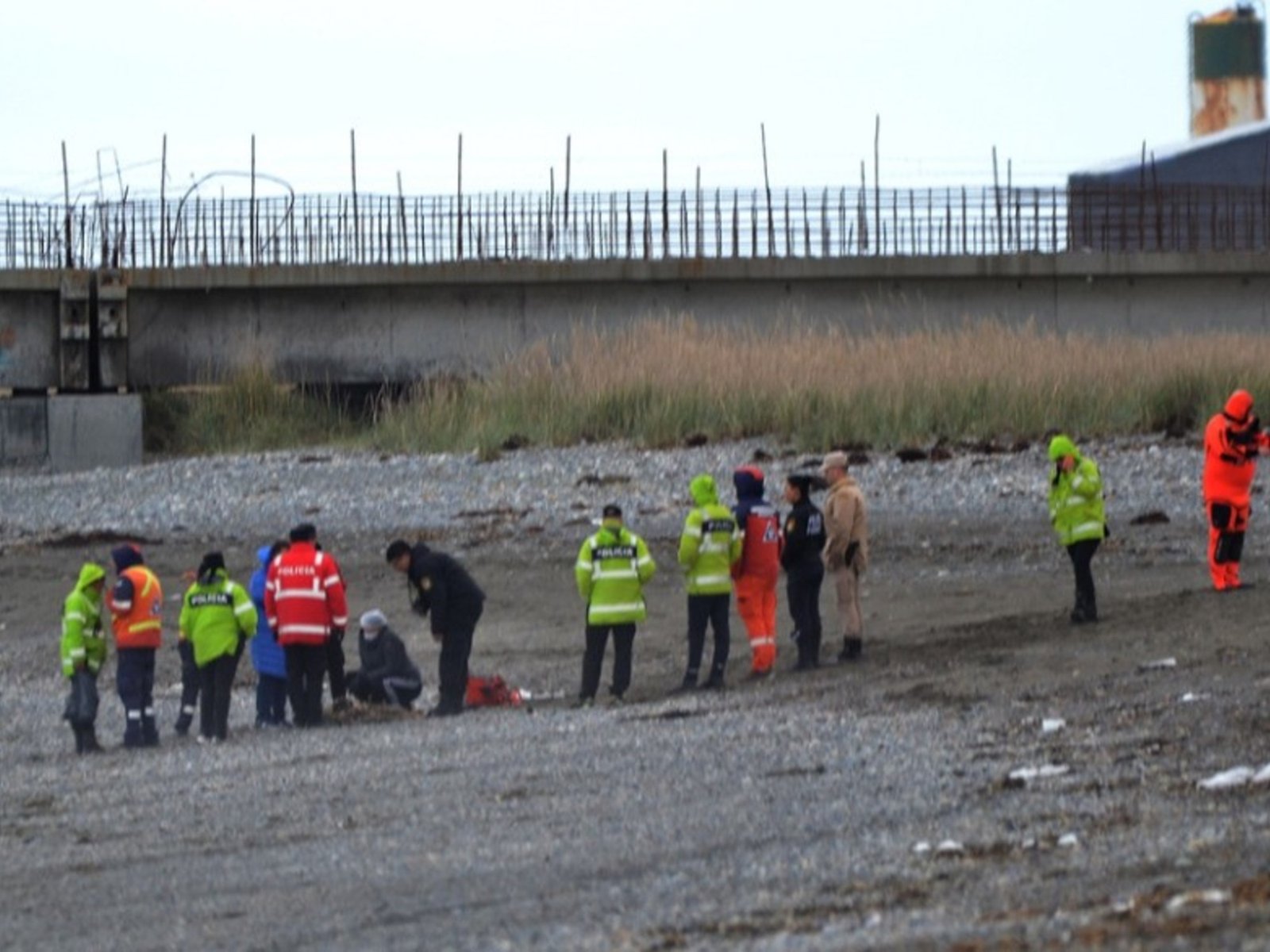 encontraron en una playa de Tierra del Fuego el cuerpo de un joven desaparecido hace 20 días