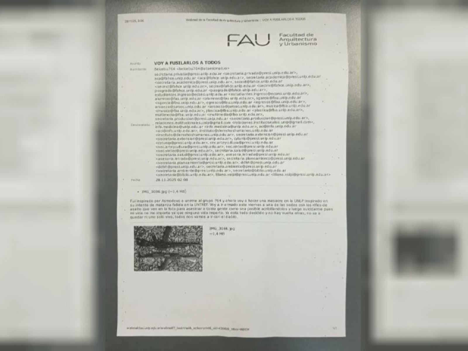 enviaron una foto con dos ametralladoras