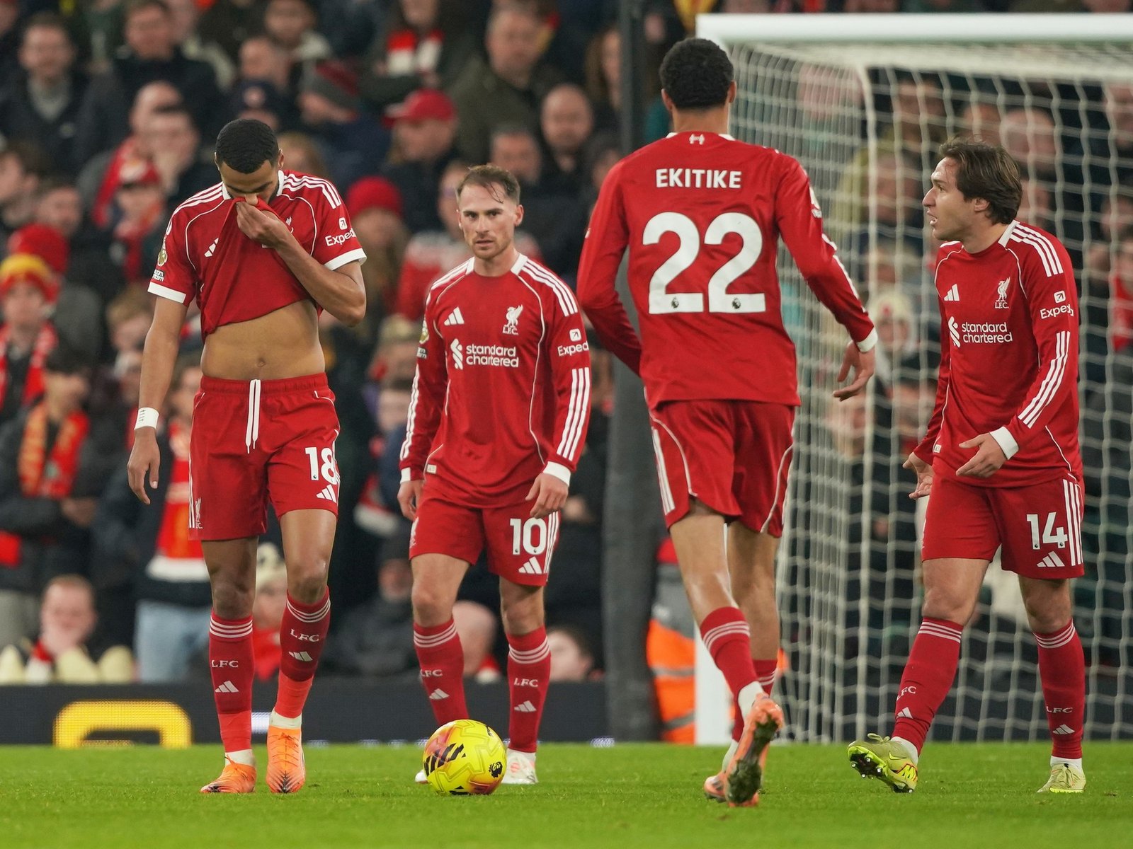 fue goleado en casa por el Nottingham Forest