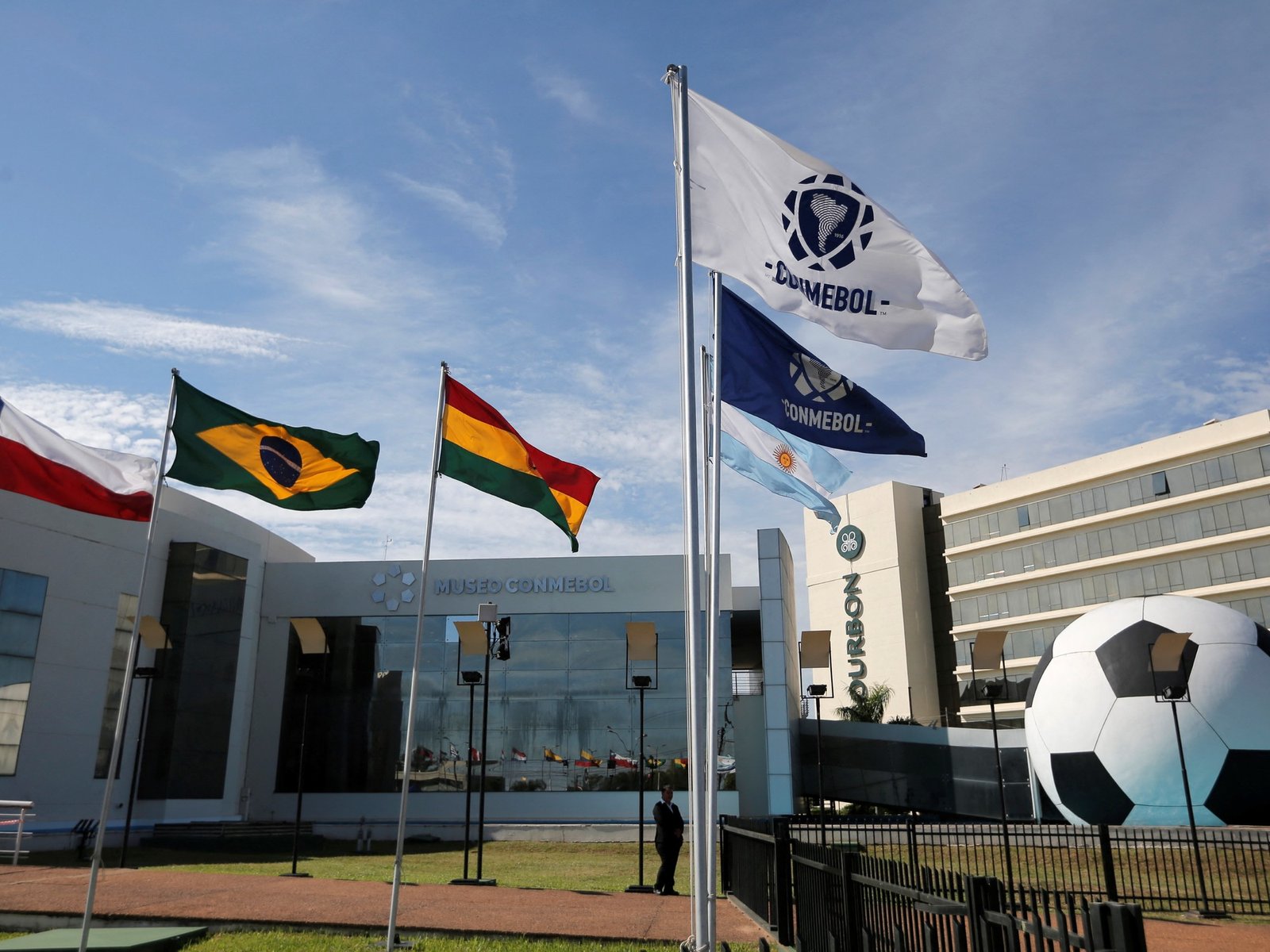 la Conmebol busca recuperar más dinero de la corrupción tras la imputación de nueve personas en Paraguay