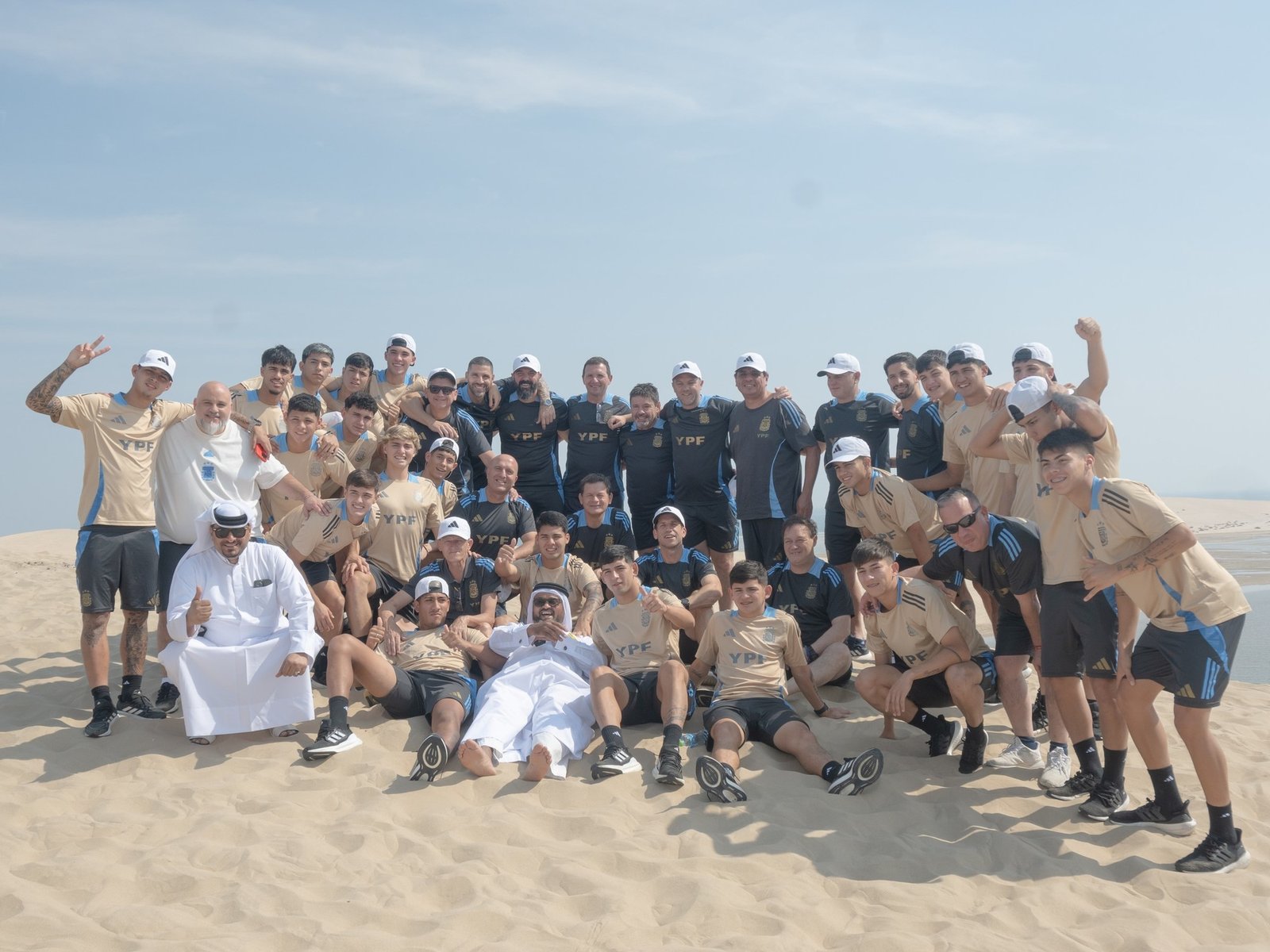 la increíble expedición que realizaron en Qatar a la espera del rival en 16avos de final