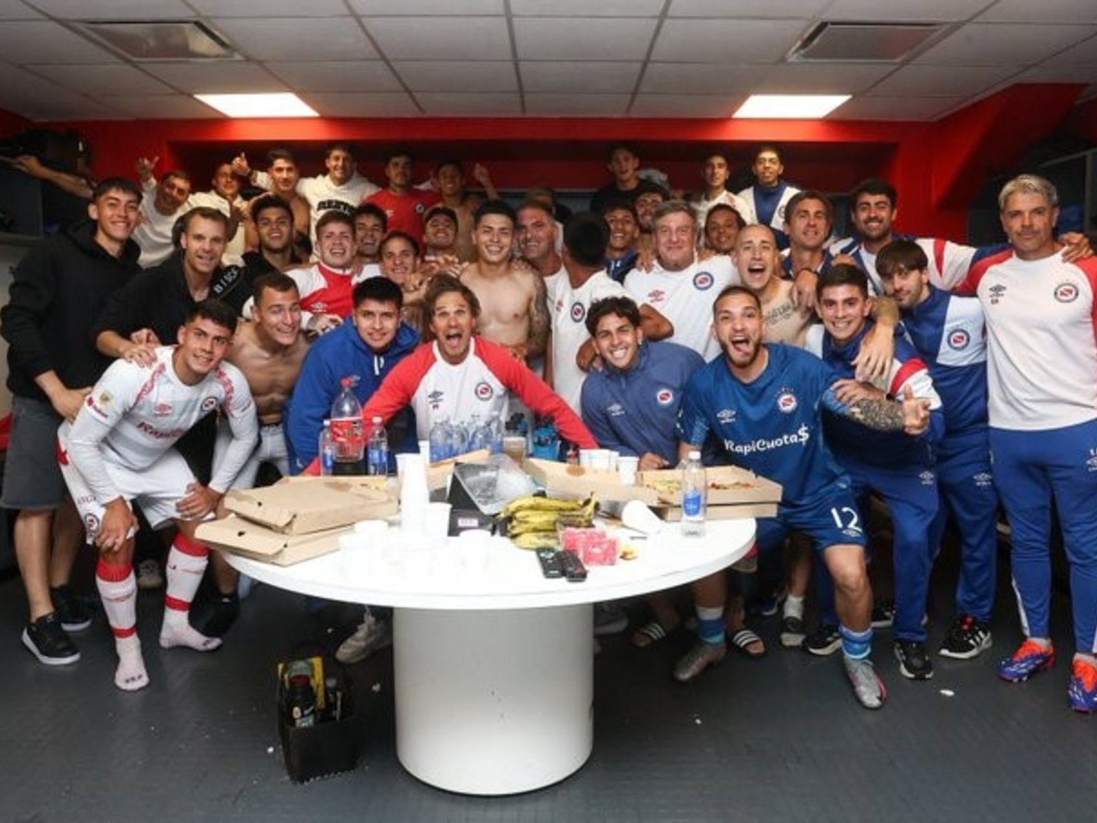 le ganó a Estudiantes en La Plata y lo dejó muy comprometido de cara a los playoffs