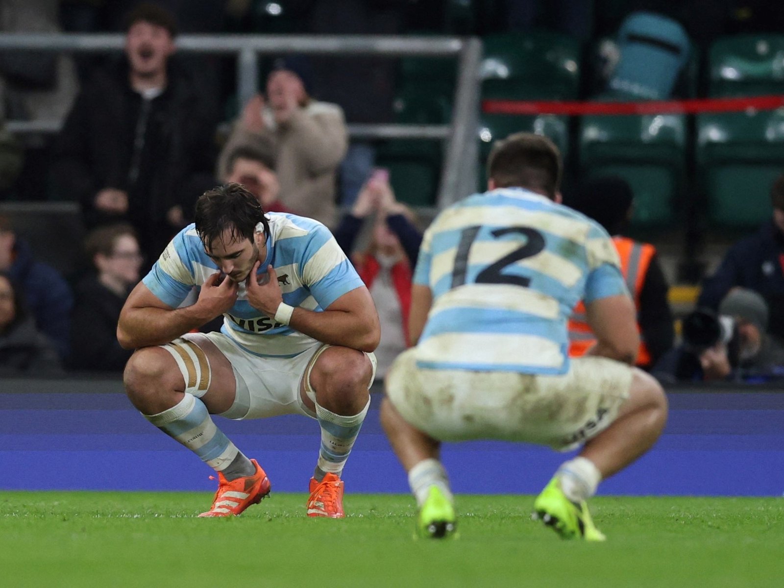 otra vez corrieron de atrás y no les alcanzó para completar la remontada ante el duro Inglaterra