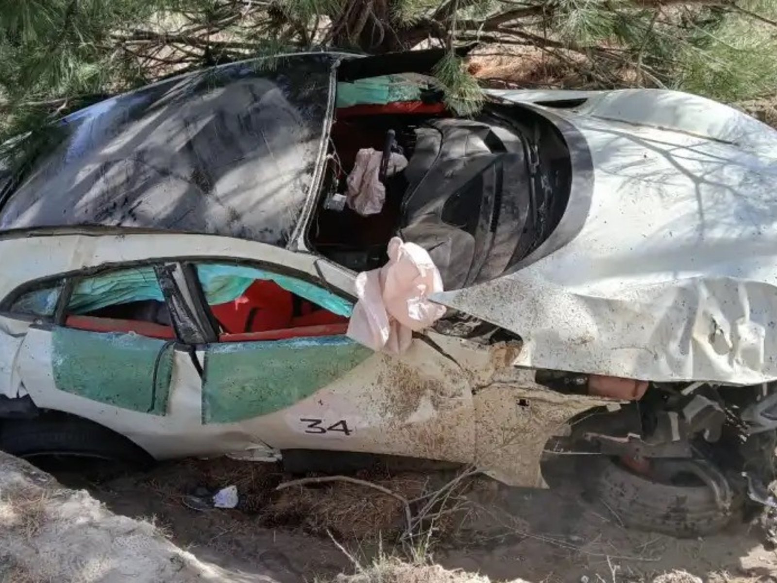 participaba de un exhibición, despistó a más de 200 km/hora y terminó bajo un árbol