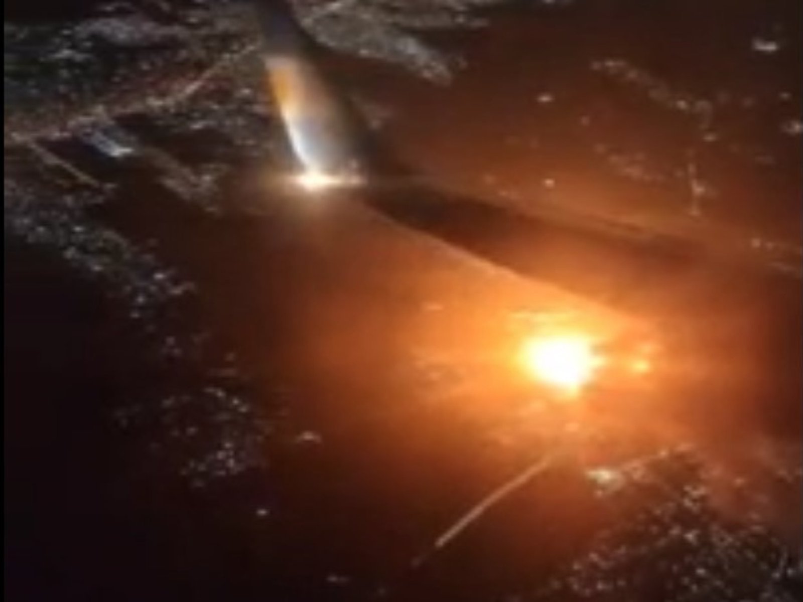 registran desde un avión el impactante incendio en el parque industrial de Ezeiza