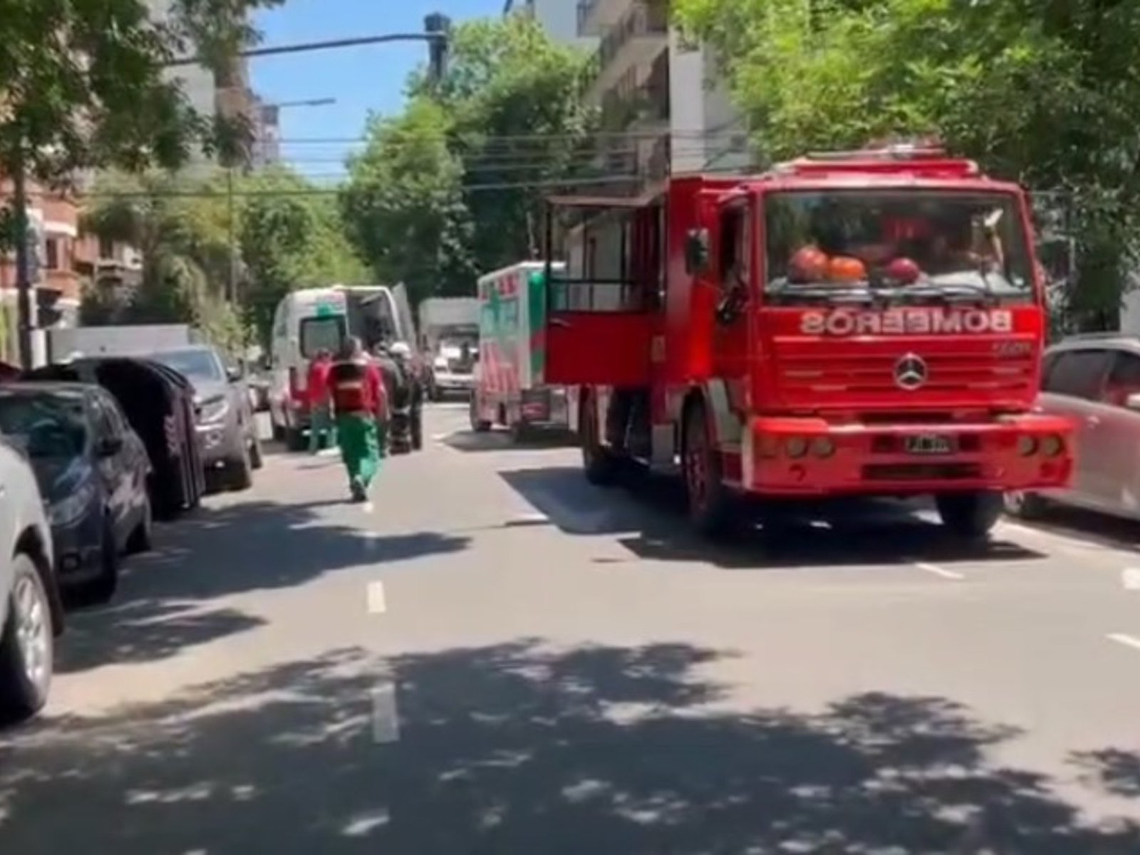 se incendió un hotel familiar y murió un hombre