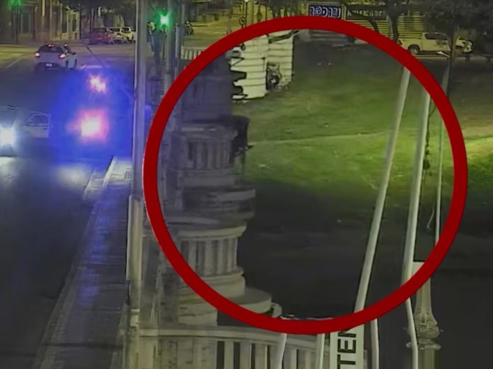 se tiró desde un puente para evitar ser detenido tras un robo fallido y una intensa persecución