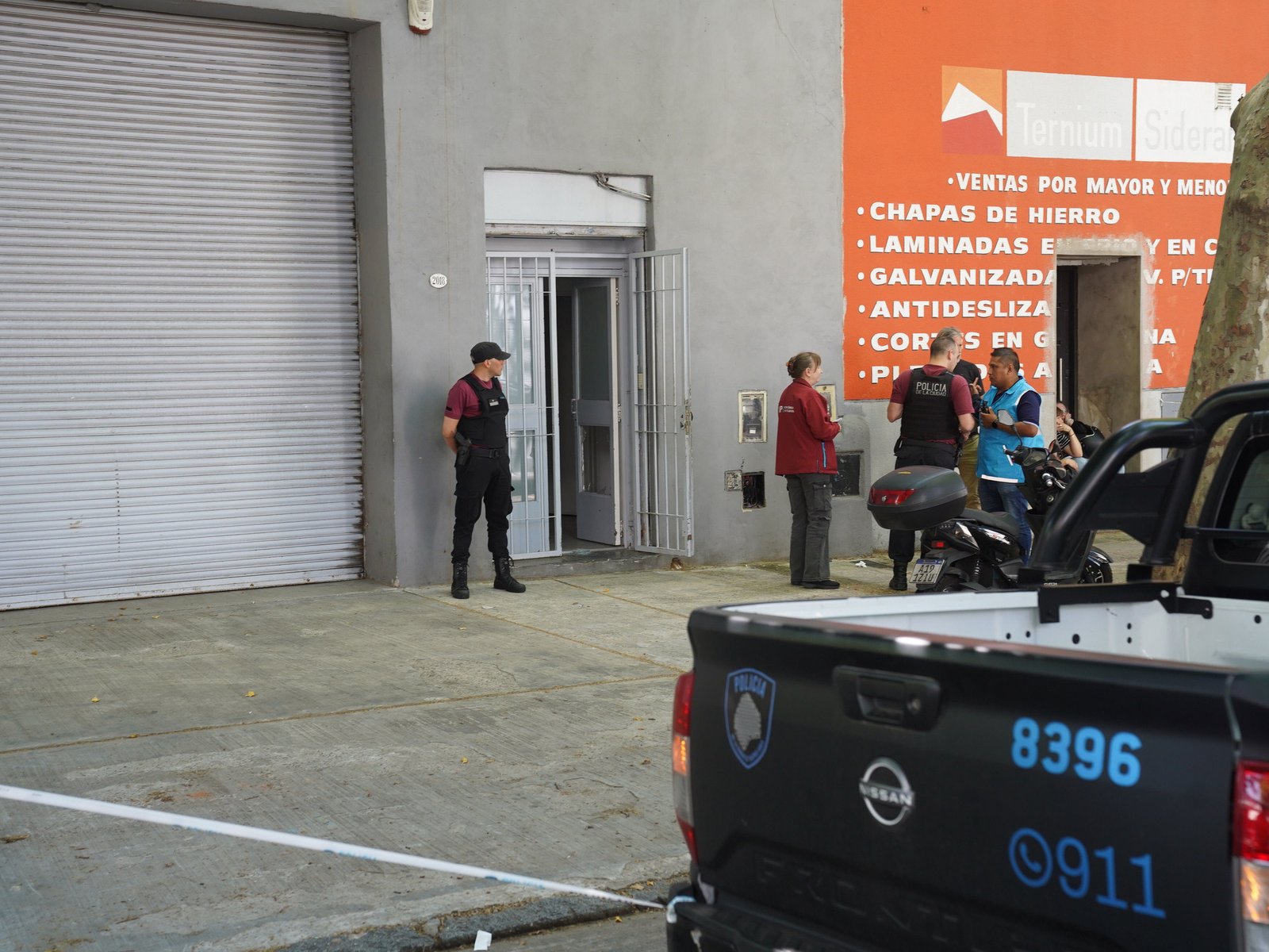 un empleado murió al entrar a su trabajo y descubrir que la empresa había sido asaltada