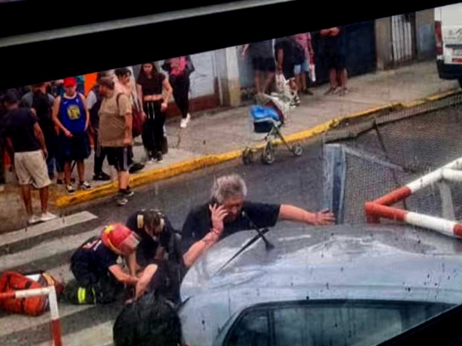 un tren chocó a un auto que cruzó con las barreras bajas en Ciudadela