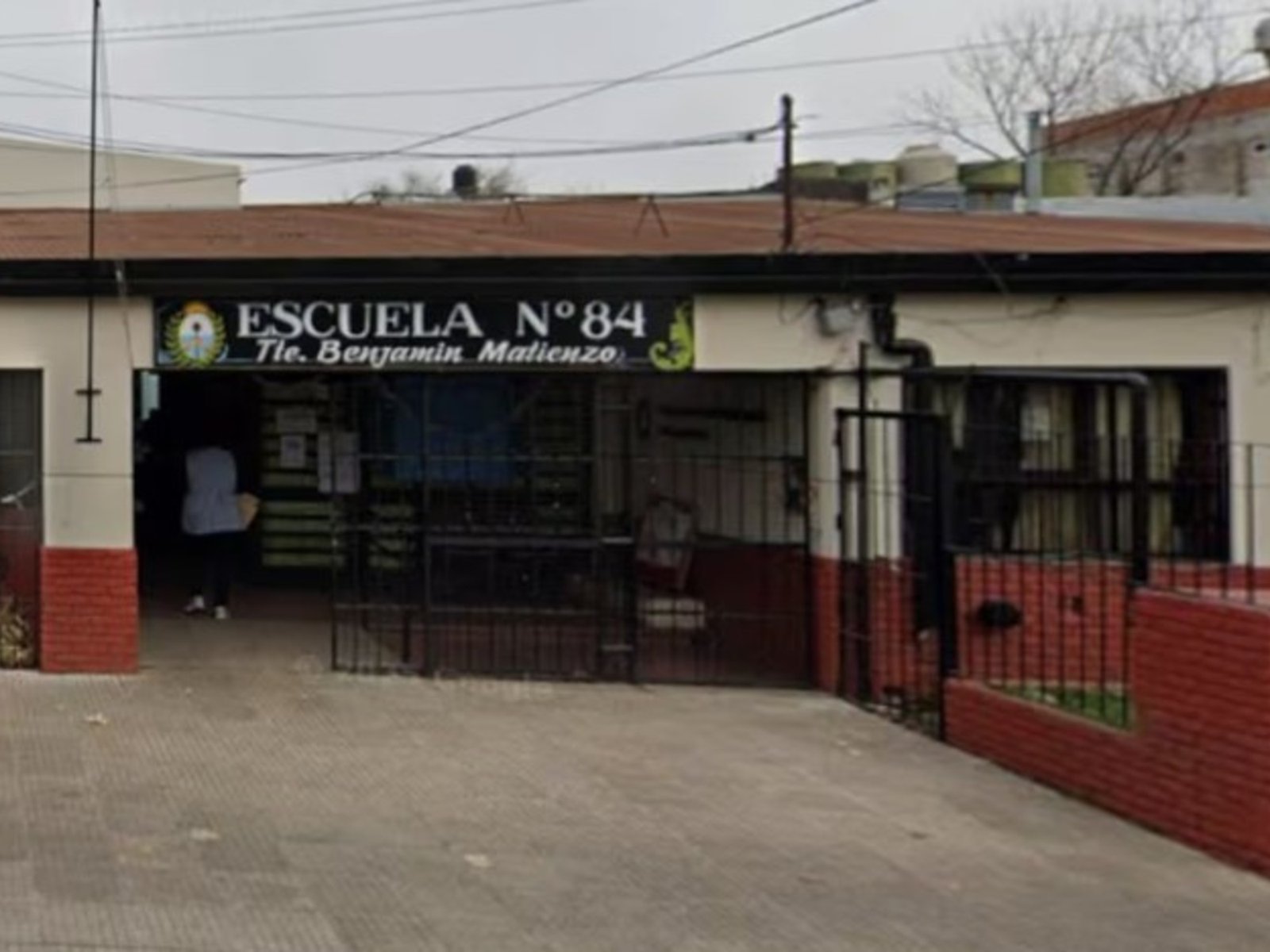 una maestra podría perder un ojo tras ser golpeada por la madre de un alumno