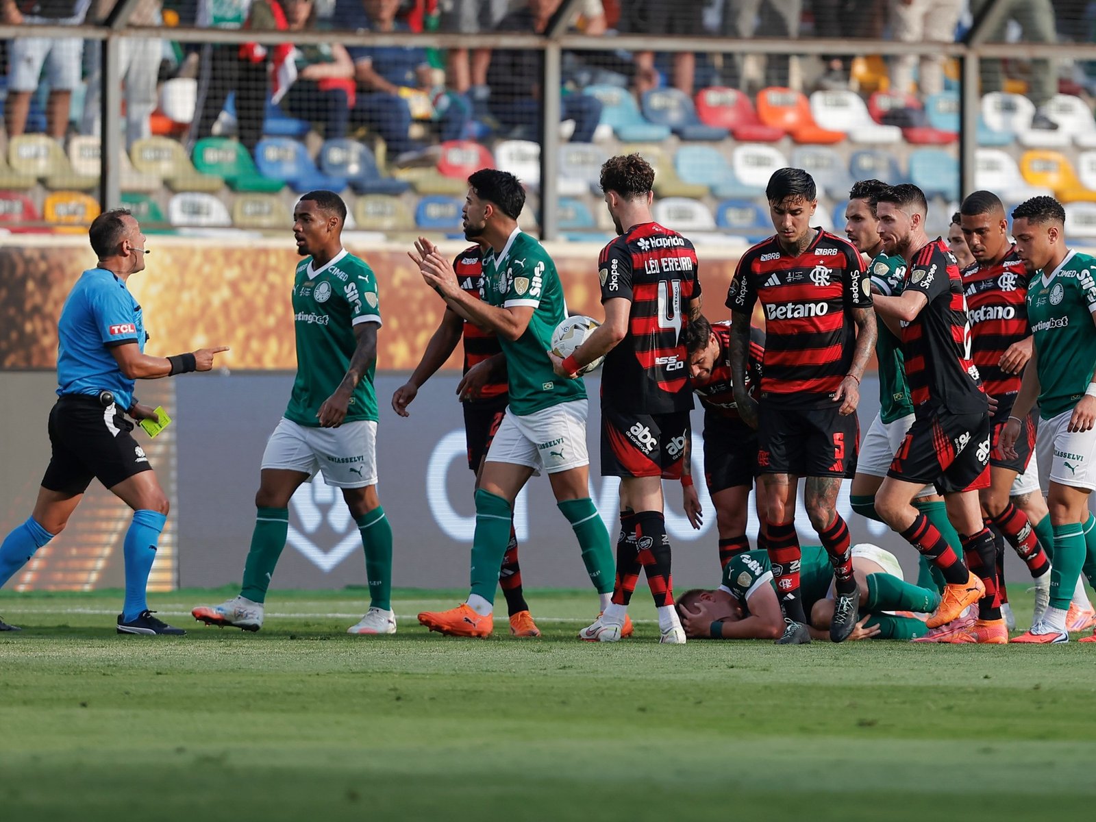 ¿no era roja para Pulgar por la agresión a Fuchs?
