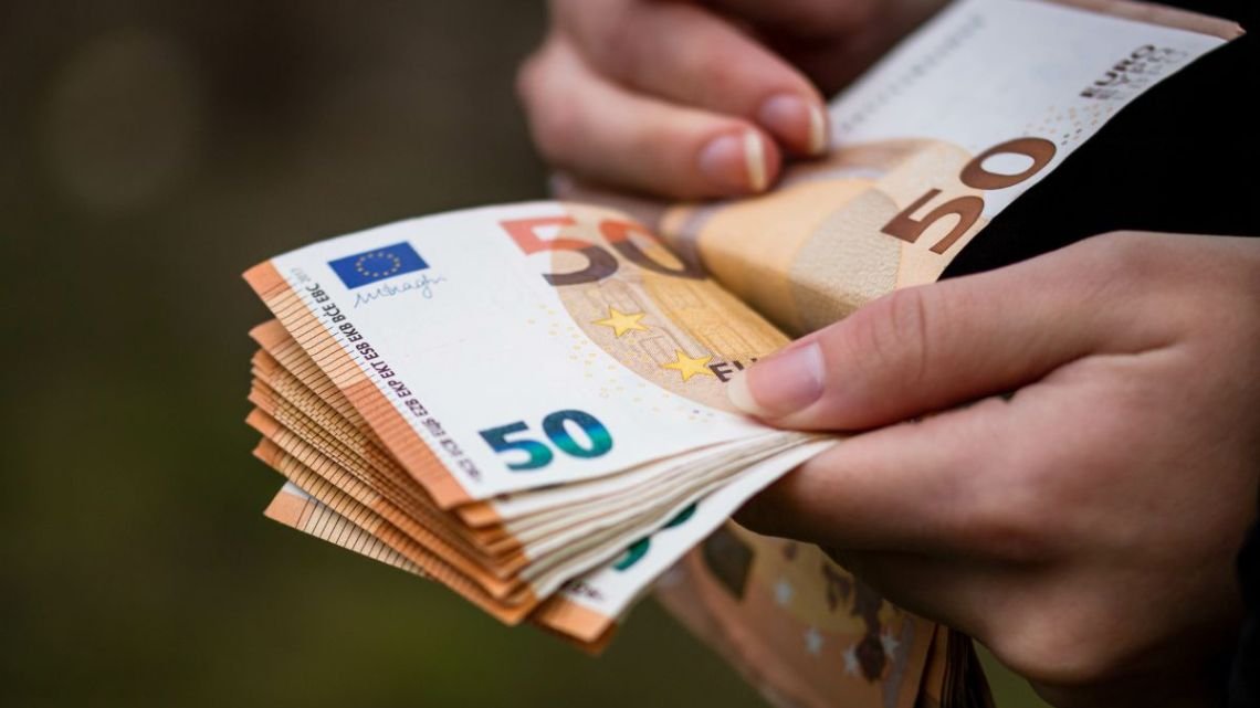 A cuánto cerró el euro blue este jueves 4 de diciembre del 2025