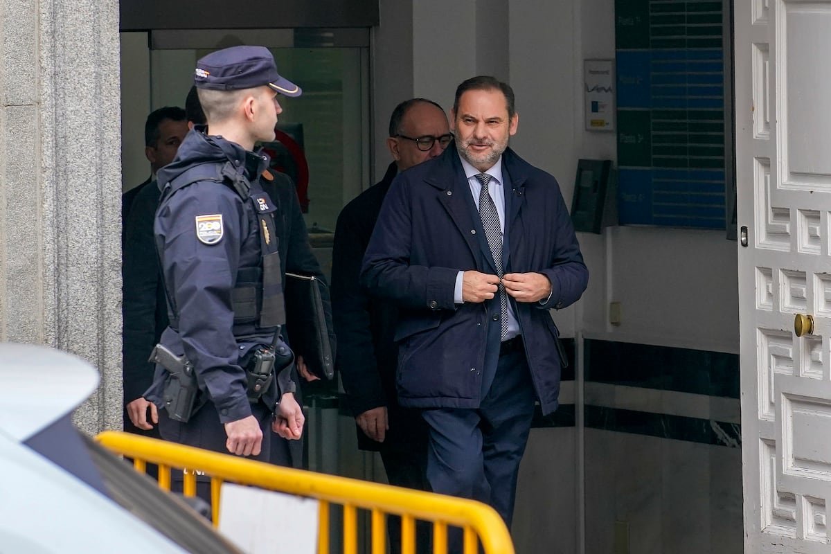 Ábalos pide al Supremo que le juzgue un jurado popular | España