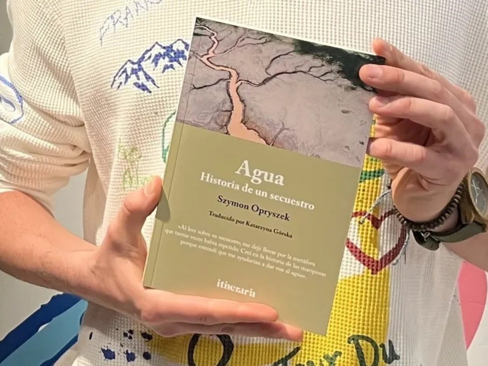 «Agua», el libro que relata la sed global desde el aguacate de México al desierto de Chile