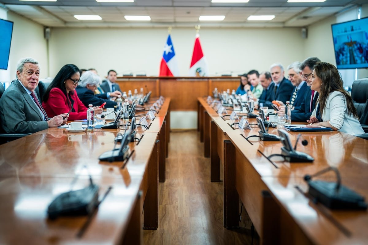 Chile y Perú aceleran patrullajes en la frontera tras días de tensión y migrantes varados