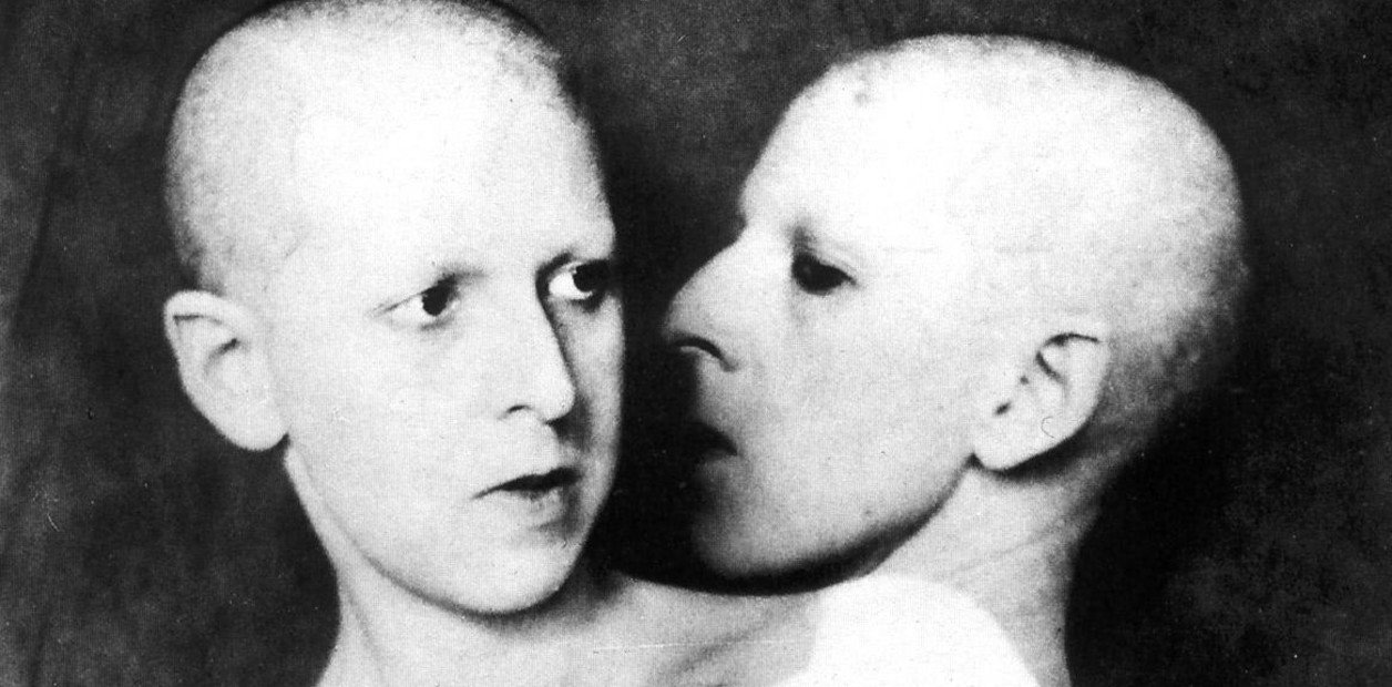 Claude Cahum, la artista que desafió al nazismo con balas de papel y era amante de su hermanastra