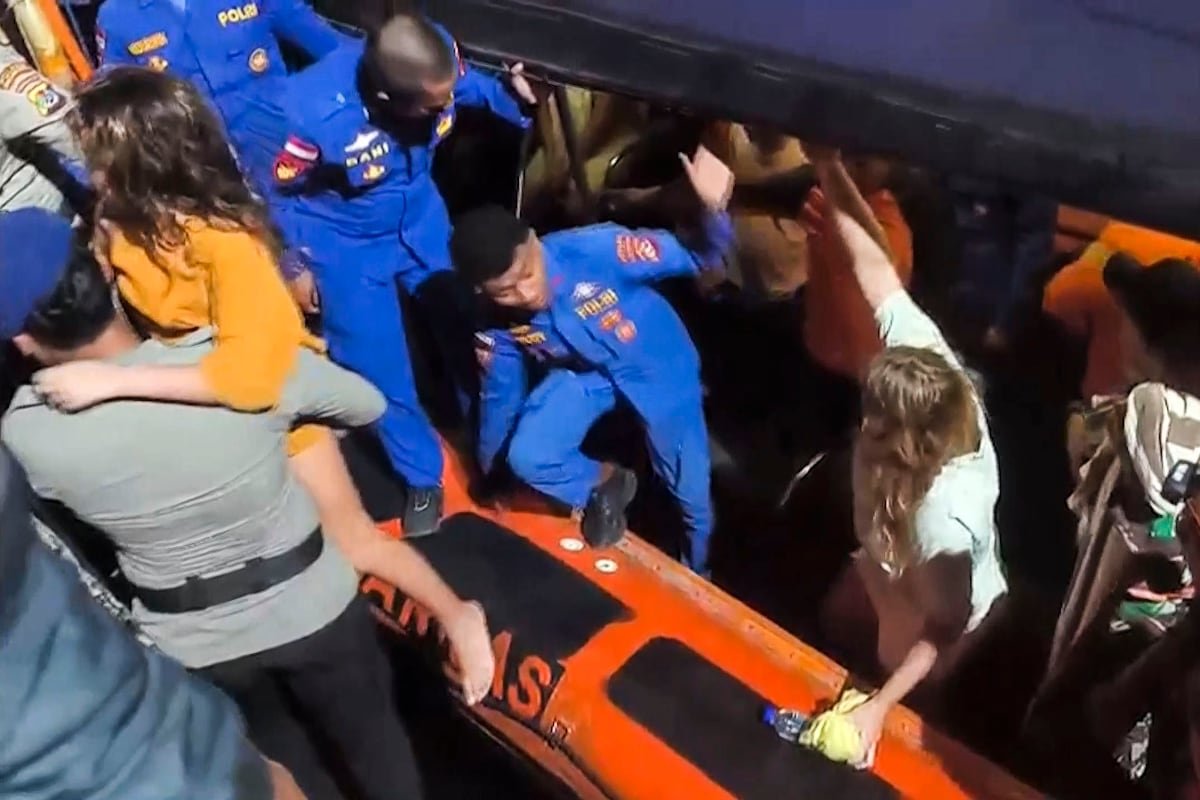 Desaparecidos cuatro españoles de una misma familia de Valencia en un naufragio en Indonesia | España